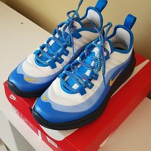 Nike Air Max Axis kids 4Y Brand New!!